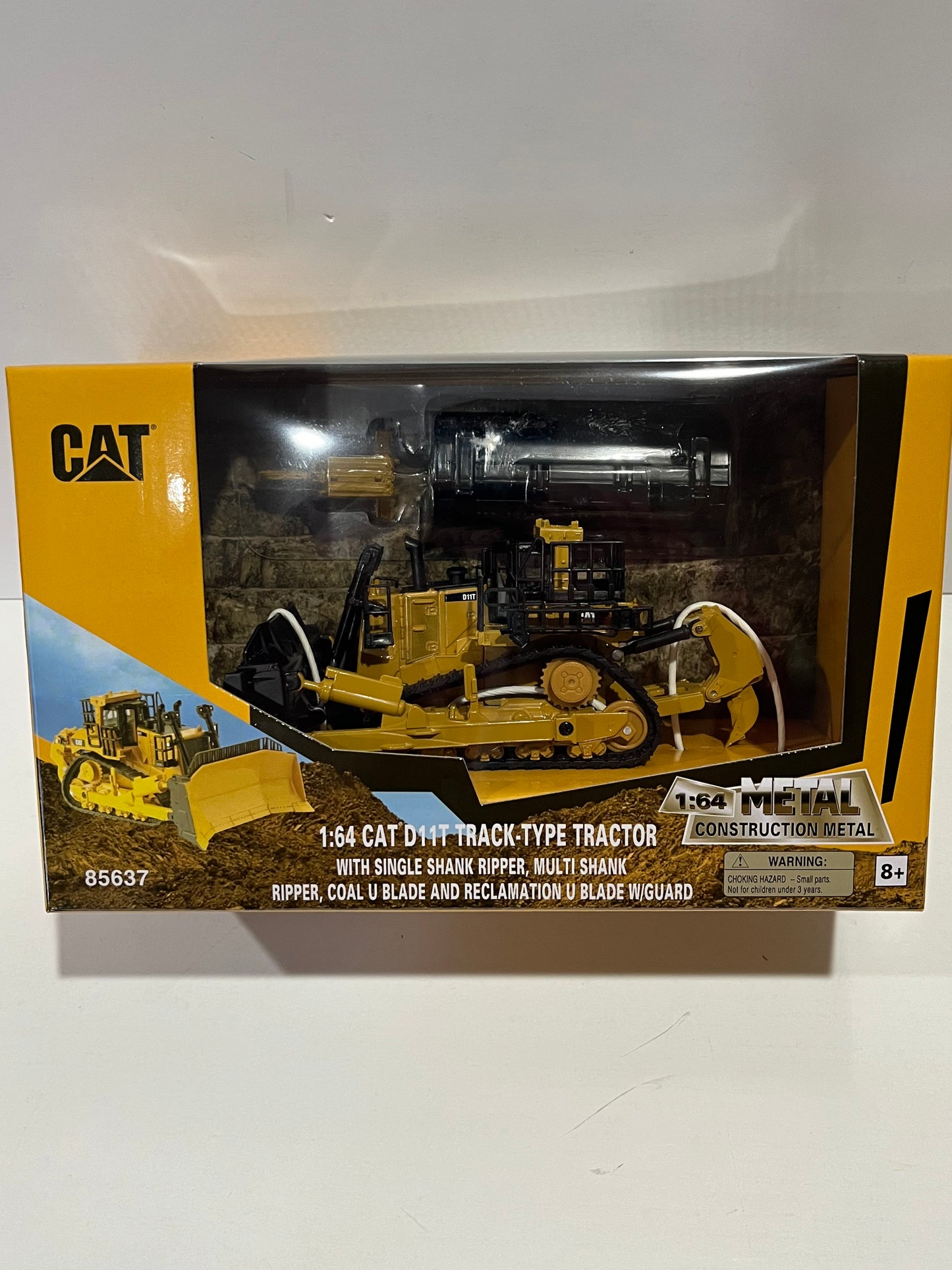 Diecast Masters 1/64 CAT D11T Track-Type Tractor