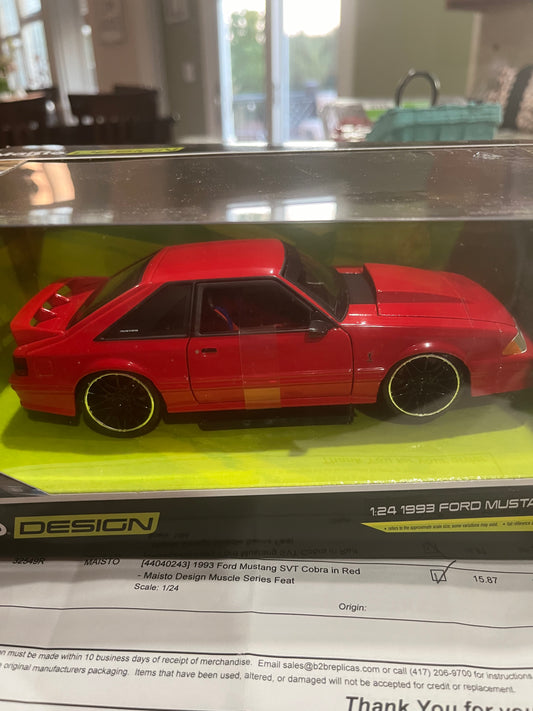 Maisto Design 1/24 Red 1993 Ford Mustang SVT Cobra