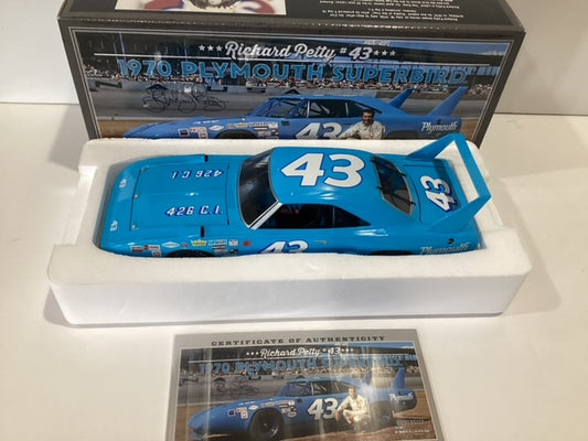 1/24 University of Racing #43 Richard Petty 1970 Plymouth Superbird